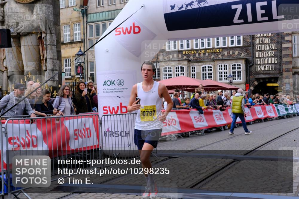 13.09.2026 - 21. swb-Marathon Bremen Tim E. http://msf.ph/oto/10298235 13.09.2026 10:34:10 Ziel 10797, 13541 meine-sportfotos.de