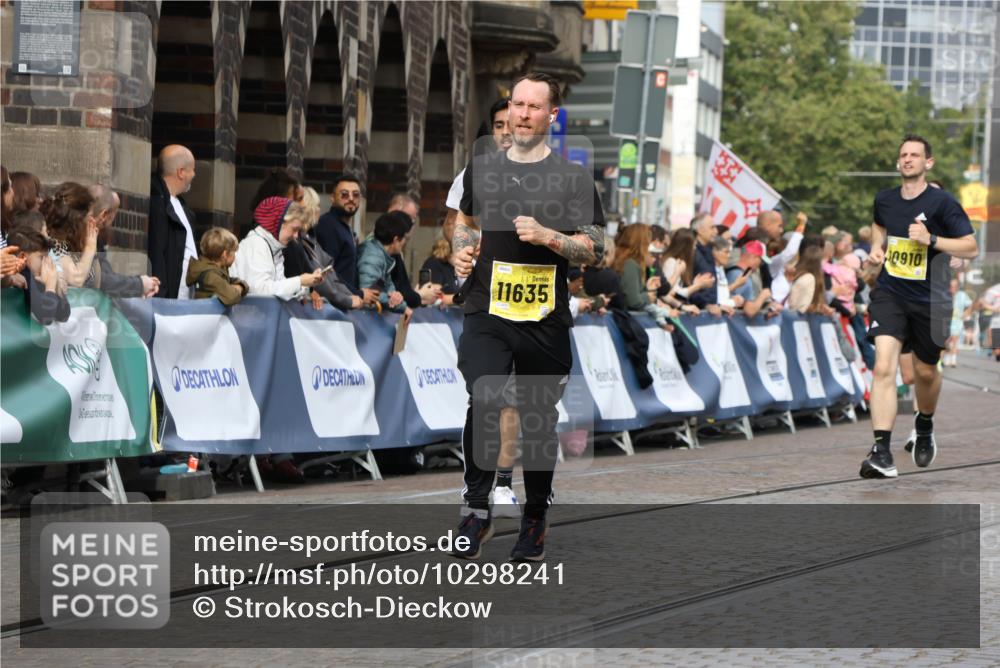 13.09.2026 - 21. swb-Marathon Bremen Strokosch-Dieckow http://msf.ph/oto/10298241 13.09.2026 10:49:37 Ziel 10294, 10392, 10514, 10655, 10739, 10846, 11191, 11316, 11567, 11621, 11896, 11984, 12132, 12149, 12376, 12450, 12529, 13577, 10508, 10709, 11007, 11183 meine-sportfotos.de