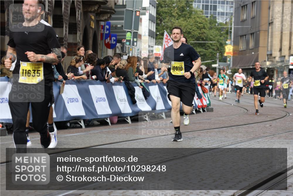 13.09.2026 - 21. swb-Marathon Bremen Strokosch-Dieckow http://msf.ph/oto/10298248 13.09.2026 10:49:38 Ziel 10294, 10514, 10655, 10739, 10846, 11191, 11316, 11567, 11621, 11896, 11984, 12132, 12149, 12376, 12450, 12529, 13577, 10508, 10709, 10966, 11007, 11035, 11183 meine-sportfotos.de