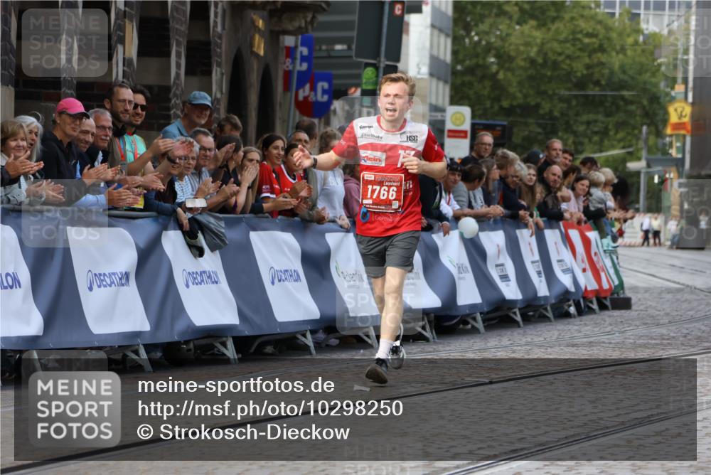 13.09.2026 - 21. swb-Marathon Bremen Strokosch-Dieckow http://msf.ph/oto/10298250 13.09.2026 12:38:03 Ziel 1766 meine-sportfotos.de