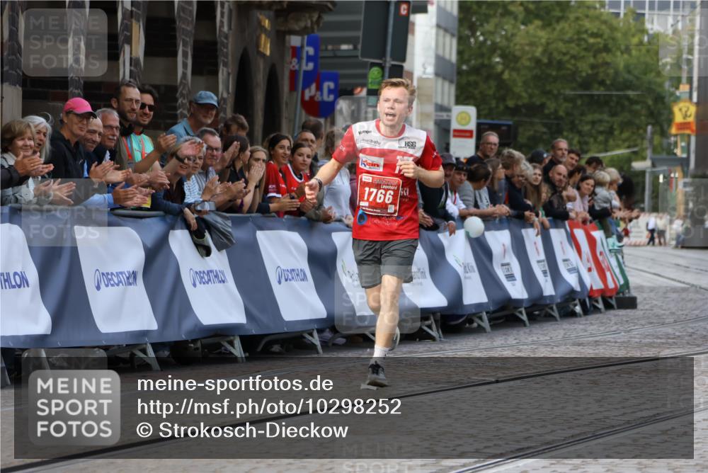 13.09.2026 - 21. swb-Marathon Bremen Strokosch-Dieckow http://msf.ph/oto/10298252 13.09.2026 12:38:03 Ziel 1766 meine-sportfotos.de
