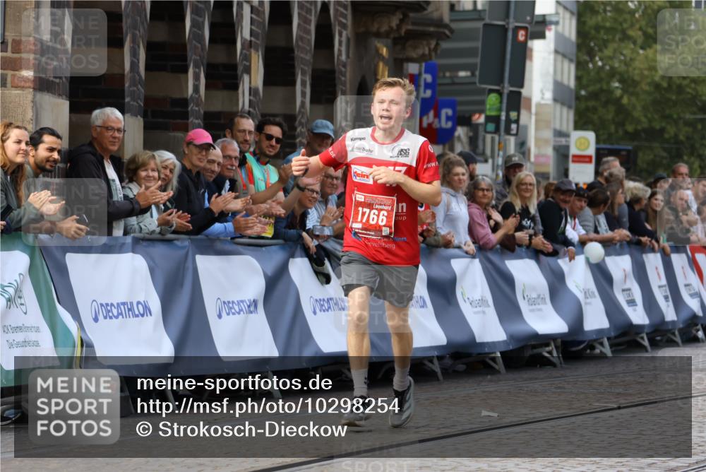 13.09.2026 - 21. swb-Marathon Bremen Strokosch-Dieckow http://msf.ph/oto/10298254 13.09.2026 12:38:03 Ziel 1766 meine-sportfotos.de