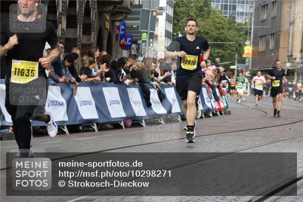 13.09.2026 - 21. swb-Marathon Bremen Strokosch-Dieckow http://msf.ph/oto/10298271 13.09.2026 10:49:38 Ziel 10294, 10514, 10655, 10739, 10846, 11191, 11316, 11567, 11621, 11896, 11984, 12132, 12149, 12376, 12450, 12529, 13577, 10508, 10709, 10966, 11007, 11035, 11183 meine-sportfotos.de