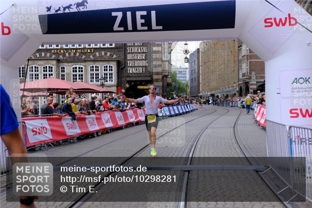 13.09.2026 - 21. swb-Marathon Bremen Tim E. http://msf.ph/oto/10298281 13.09.2026 10:34:39 Ziel 11418, 13605, 13610, 13633 meine-sportfotos.de