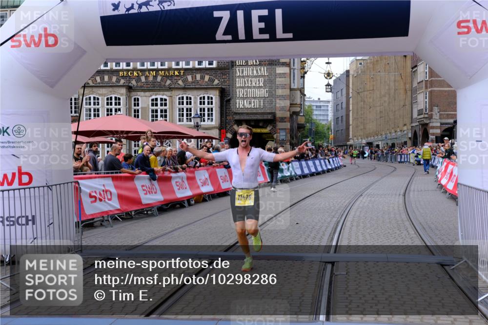 13.09.2026 - 21. swb-Marathon Bremen Tim E. http://msf.ph/oto/10298286 13.09.2026 10:34:40 Ziel 11418, 13610, 13633 meine-sportfotos.de