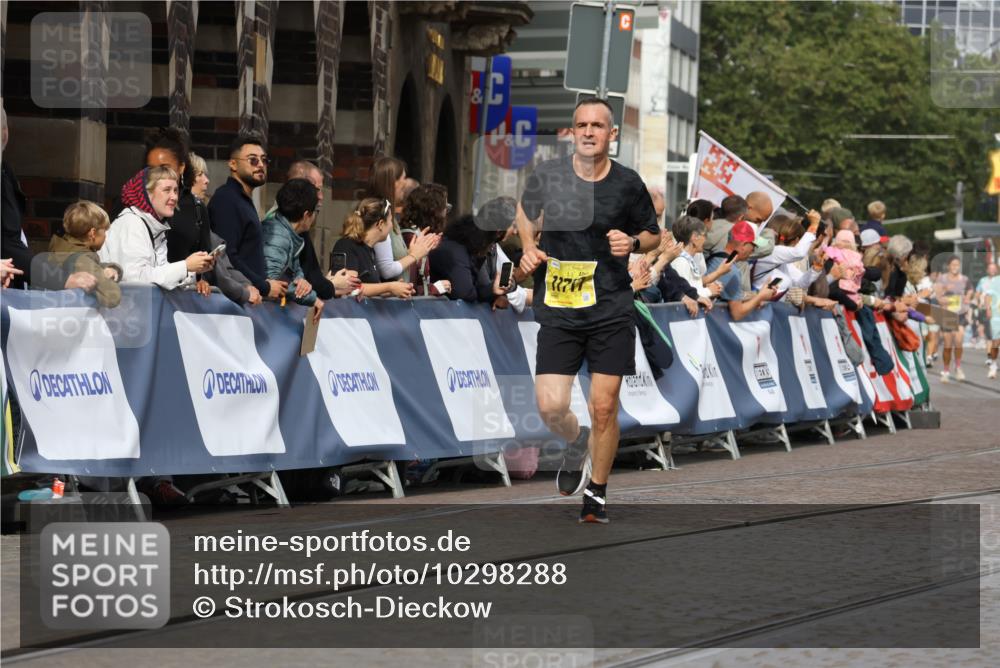 13.09.2026 - 21. swb-Marathon Bremen Strokosch-Dieckow http://msf.ph/oto/10298288 13.09.2026 10:49:44 Ziel 10294, 10655, 10739, 10835, 10846, 10910, 11092, 11191, 11621, 11635, 12376, 10452, 10508, 10593, 10966, 11005, 11035, 11183, 12380 meine-sportfotos.de