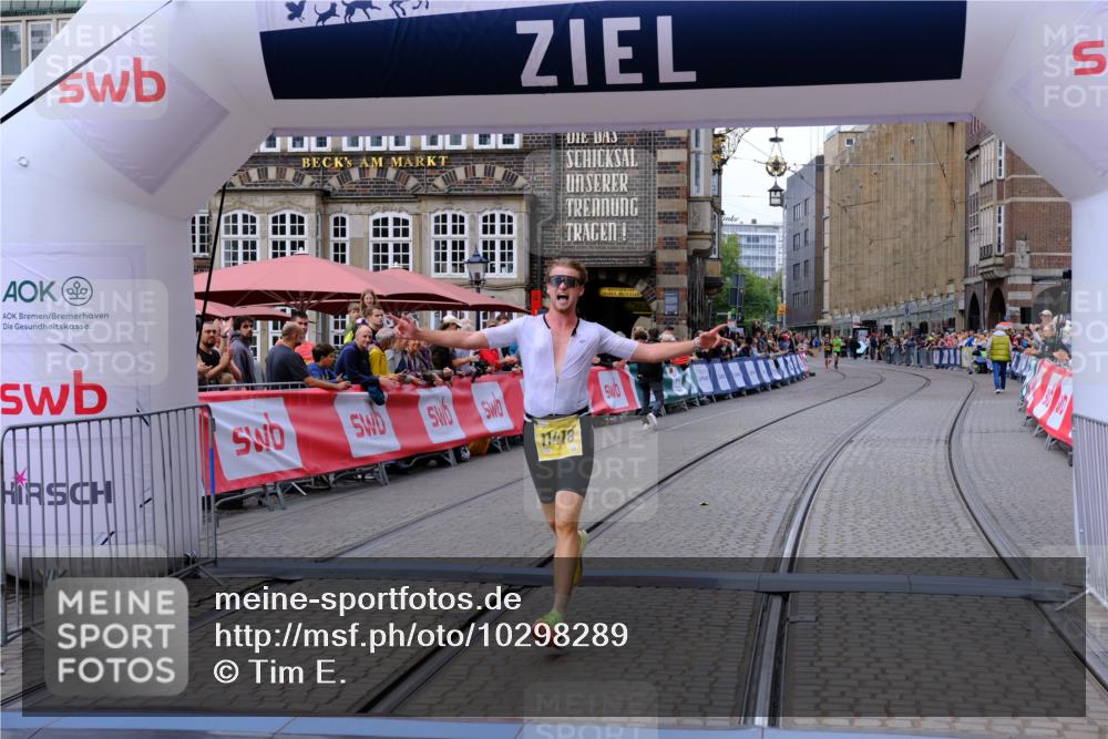 13.09.2026 - 21. swb-Marathon Bremen Tim E. http://msf.ph/oto/10298289 13.09.2026 10:34:40 Ziel 11418, 13610, 13633 meine-sportfotos.de