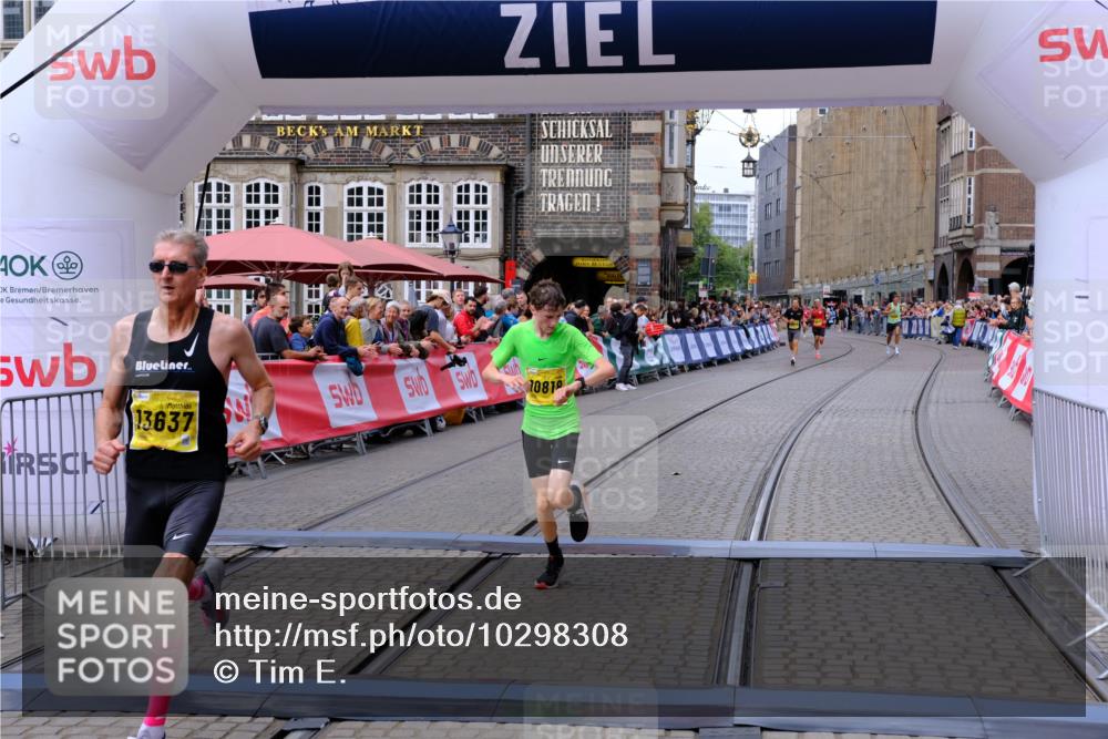 13.09.2026 - 21. swb-Marathon Bremen Tim E. http://msf.ph/oto/10298308 13.09.2026 10:34:54 Ziel 10818, 12413, 12540, 13637 meine-sportfotos.de