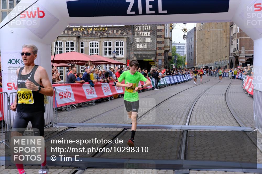 13.09.2026 - 21. swb-Marathon Bremen Tim E. http://msf.ph/oto/10298310 13.09.2026 10:34:55 Ziel 10818, 12358, 12413, 12540, 13637 meine-sportfotos.de