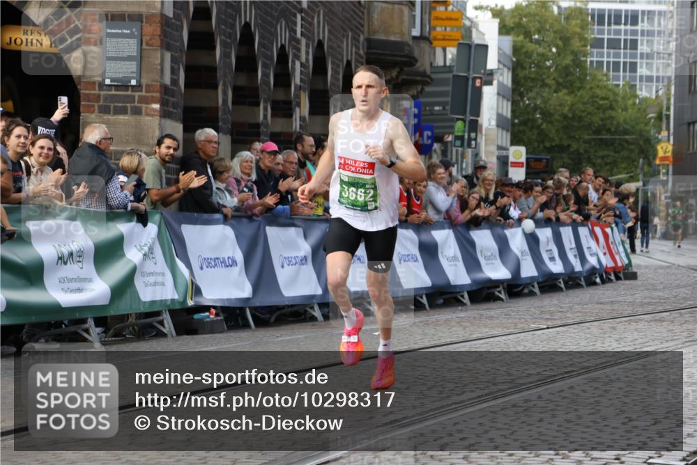 13.09.2026 - 21. swb-Marathon Bremen Strokosch-Dieckow http://msf.ph/oto/10298317 13.09.2026 12:40:44 Ziel 642, 1263 meine-sportfotos.de
