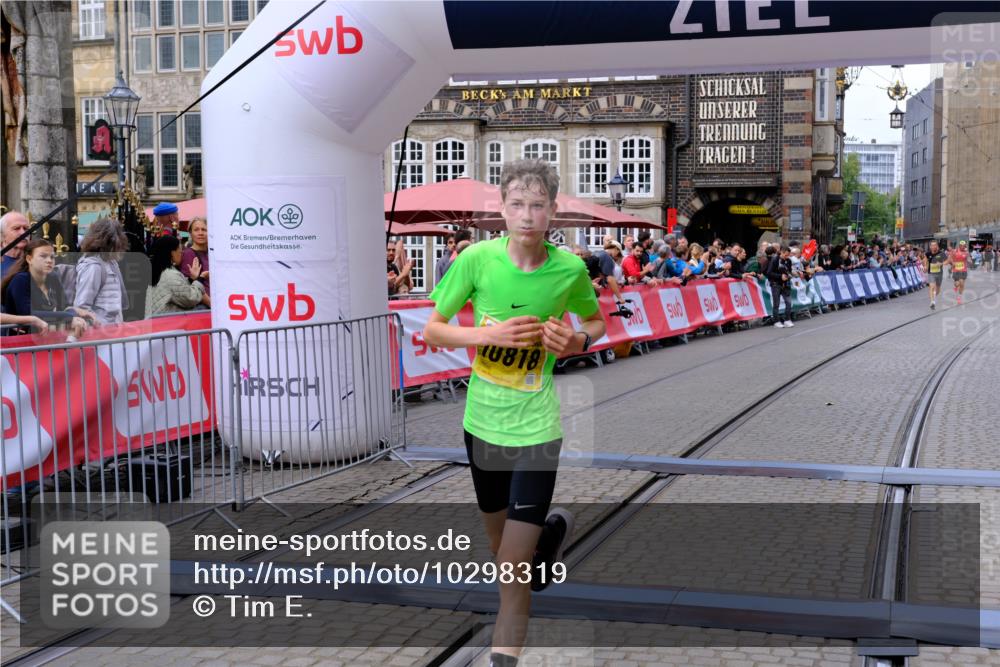 13.09.2026 - 21. swb-Marathon Bremen Tim E. http://msf.ph/oto/10298319 13.09.2026 10:34:55 Ziel 10818, 12358, 12413, 12540, 13637 meine-sportfotos.de