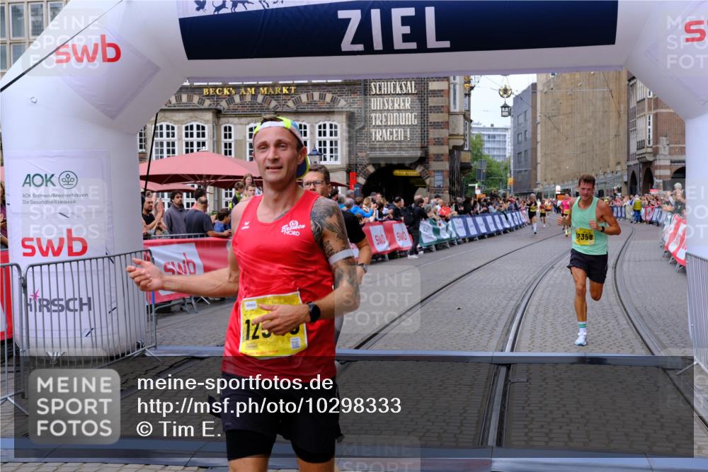 13.09.2026 - 21. swb-Marathon Bremen Tim E. http://msf.ph/oto/10298333 13.09.2026 10:35:03 Ziel 10818, 11197, 11964, 12358, 12413, 12540, 13588, 13637 meine-sportfotos.de