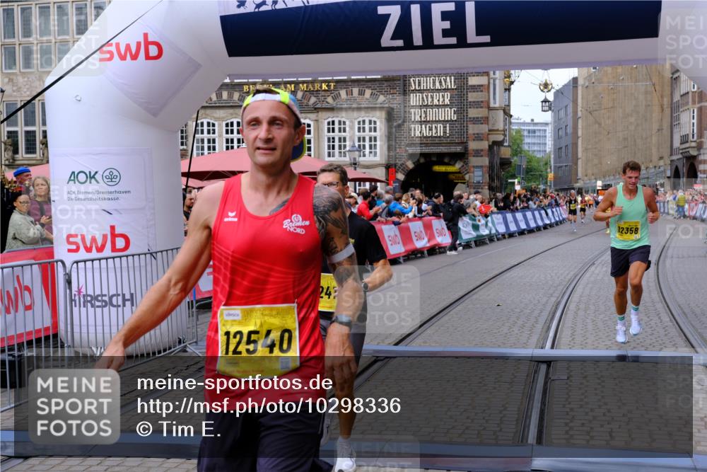 13.09.2026 - 21. swb-Marathon Bremen Tim E. http://msf.ph/oto/10298336 13.09.2026 10:35:03 Ziel 10818, 11197, 11964, 12358, 12413, 12540, 13588, 13637 meine-sportfotos.de