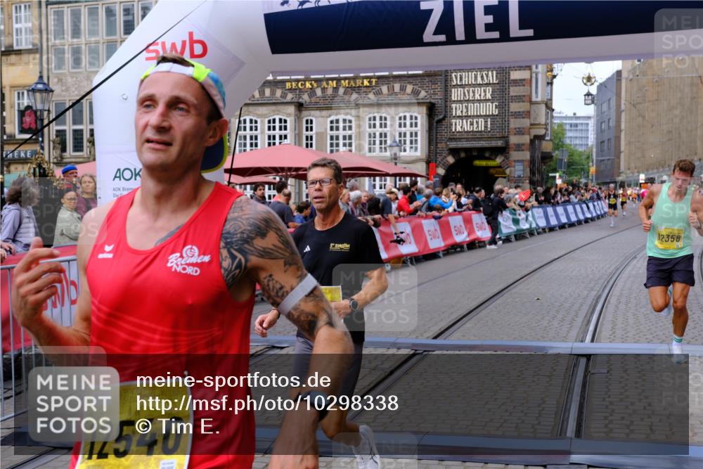13.09.2026 - 21. swb-Marathon Bremen Tim E. http://msf.ph/oto/10298338 13.09.2026 10:35:03 Ziel 10818, 11197, 11964, 12358, 12413, 12540, 13588, 13637 meine-sportfotos.de