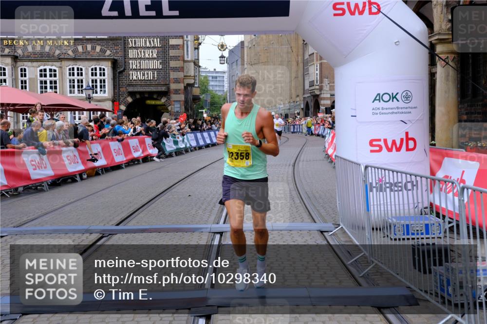 13.09.2026 - 21. swb-Marathon Bremen Tim E. http://msf.ph/oto/10298340 13.09.2026 10:35:04 Ziel 10818, 11197, 11964, 12358, 12413, 12540, 13588, 13601, 13637 meine-sportfotos.de