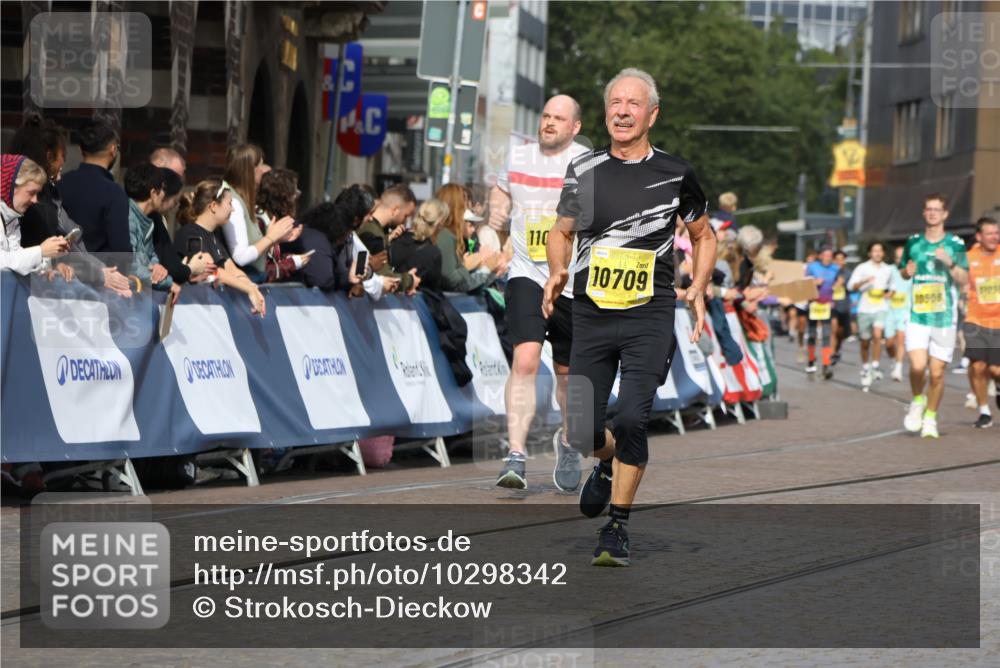 13.09.2026 - 21. swb-Marathon Bremen Strokosch-Dieckow http://msf.ph/oto/10298342 13.09.2026 10:49:51 Ziel 10739, 10835, 10846, 10910, 11092, 11191, 11621, 11635, 11717, 12376, 10452, 10593, 10876, 10966, 11005, 11035, 11415, 12380, 12510 meine-sportfotos.de