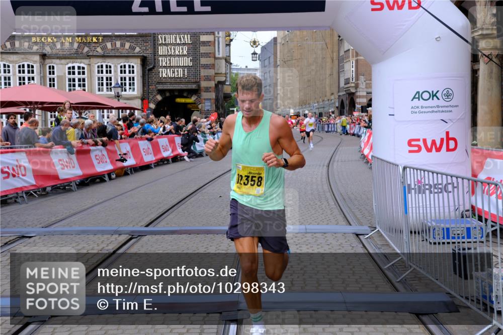 13.09.2026 - 21. swb-Marathon Bremen Tim E. http://msf.ph/oto/10298343 13.09.2026 10:35:04 Ziel 10818, 11197, 11964, 12358, 12413, 12540, 13588, 13601, 13637 meine-sportfotos.de