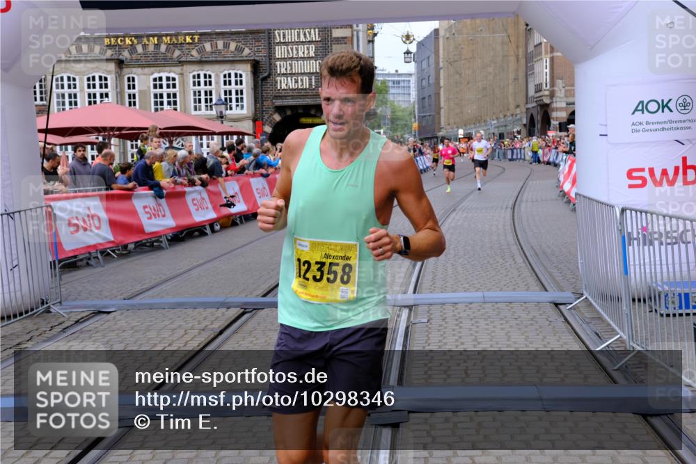 13.09.2026 - 21. swb-Marathon Bremen Tim E. http://msf.ph/oto/10298346 13.09.2026 10:35:05 Ziel 10818, 11197, 11964, 12358, 12413, 12540, 13588, 13601, 13637 meine-sportfotos.de