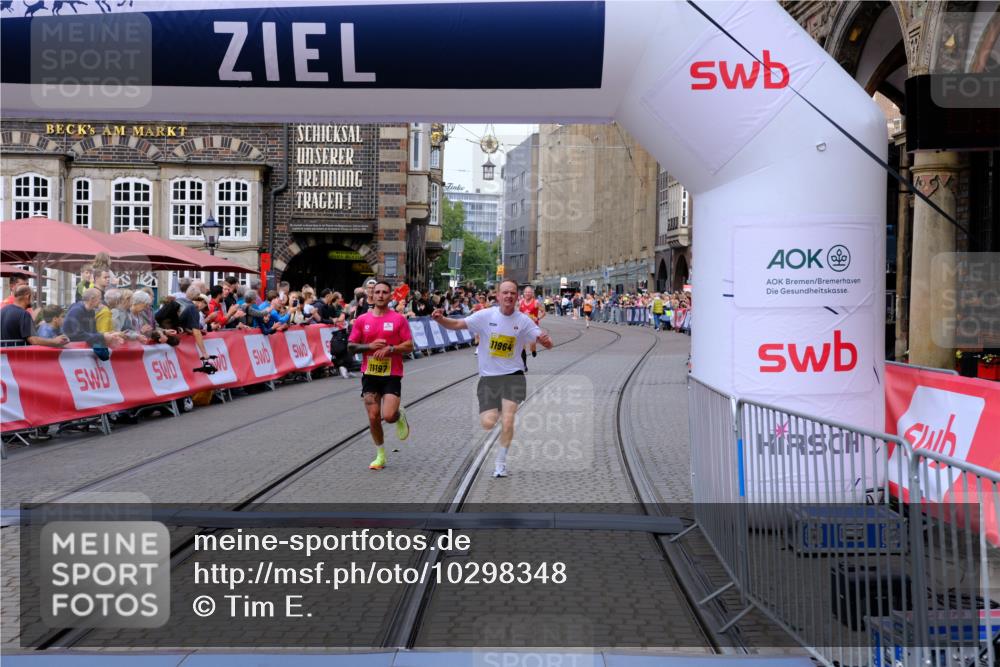 13.09.2026 - 21. swb-Marathon Bremen Tim E. http://msf.ph/oto/10298348 13.09.2026 10:35:08 Ziel 11197, 11964, 12358, 12413, 12540, 13588, 13601, 13625 meine-sportfotos.de