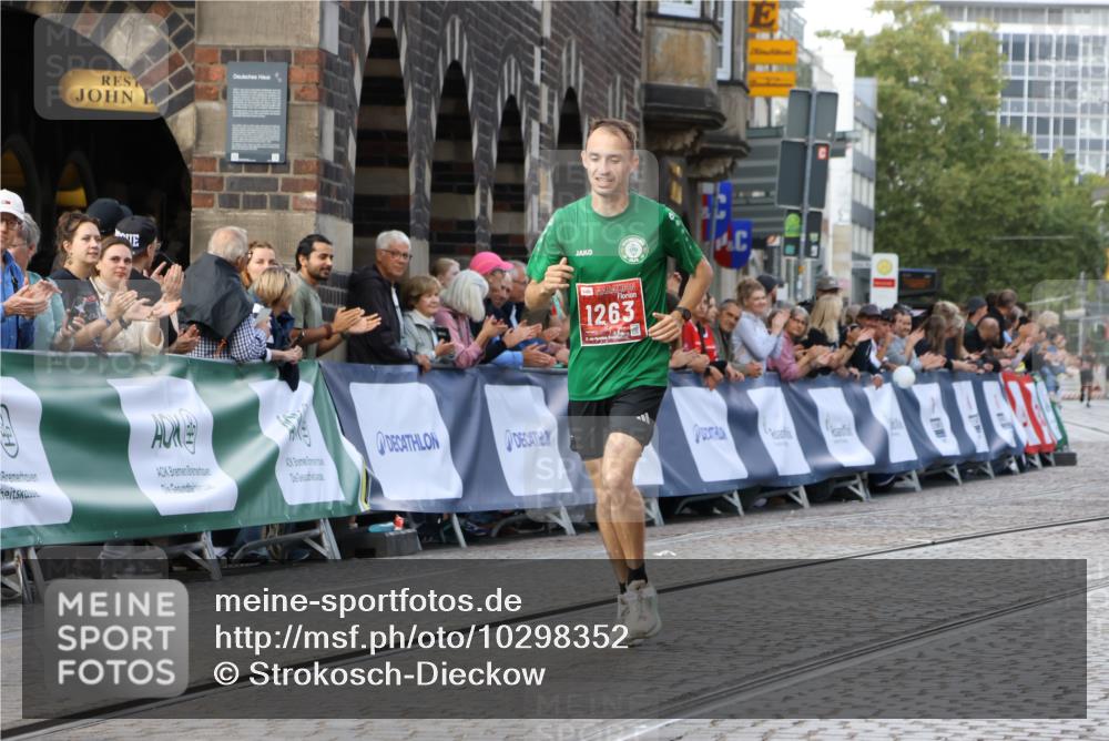 13.09.2026 - 21. swb-Marathon Bremen Strokosch-Dieckow http://msf.ph/oto/10298352 13.09.2026 12:41:12 Ziel 642, 1263, 3662 meine-sportfotos.de