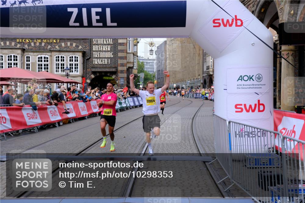 13.09.2026 - 21. swb-Marathon Bremen Tim E. http://msf.ph/oto/10298353 13.09.2026 10:35:08 Ziel 11197, 11964, 12358, 12413, 12540, 13588, 13601, 13625 meine-sportfotos.de