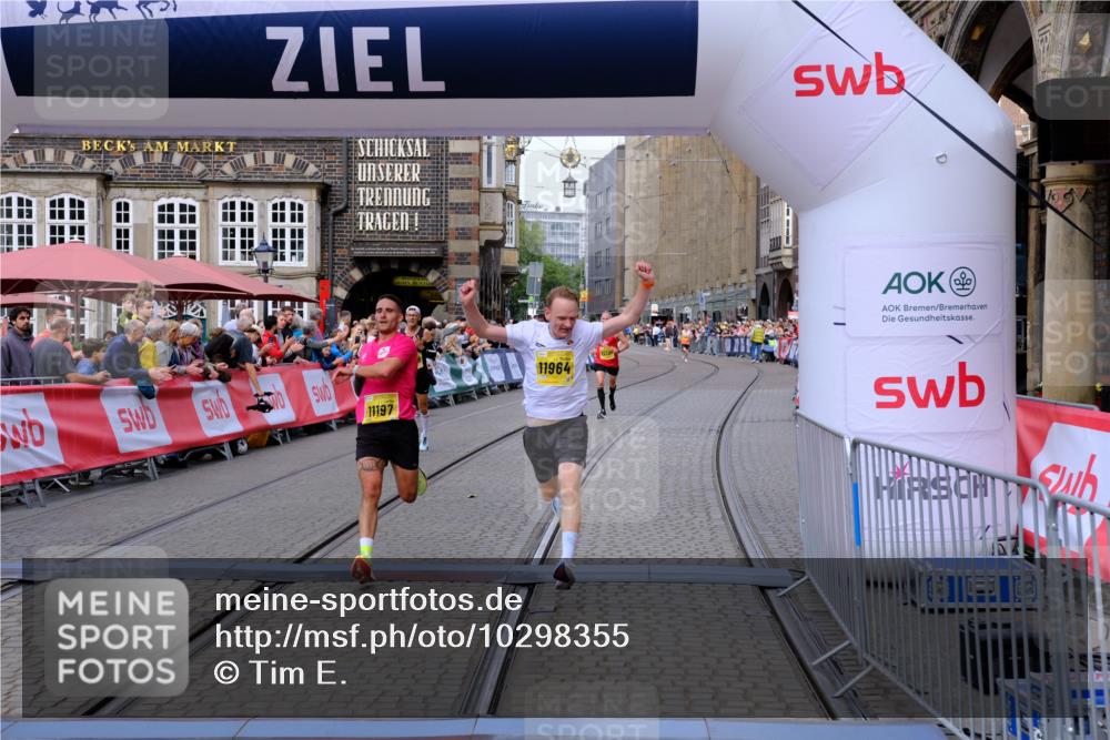 13.09.2026 - 21. swb-Marathon Bremen Tim E. http://msf.ph/oto/10298355 13.09.2026 10:35:08 Ziel 11197, 11964, 12358, 12413, 12540, 13588, 13601, 13625 meine-sportfotos.de