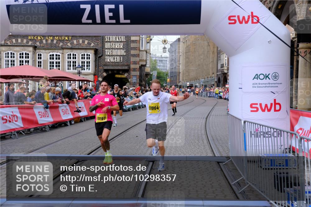 13.09.2026 - 21. swb-Marathon Bremen Tim E. http://msf.ph/oto/10298357 13.09.2026 10:35:08 Ziel 11197, 11964, 12358, 12413, 12540, 13588, 13601, 13625 meine-sportfotos.de