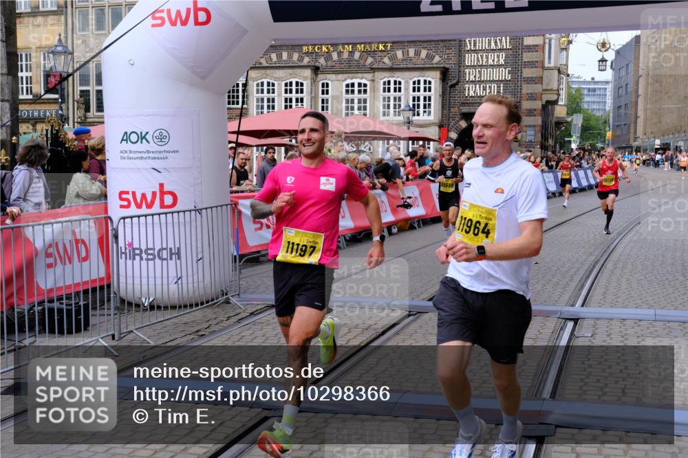 13.09.2026 - 21. swb-Marathon Bremen Tim E. http://msf.ph/oto/10298366 13.09.2026 10:35:09 Ziel 11197, 11964, 12358, 12413, 12540, 13588, 13601, 13625 meine-sportfotos.de