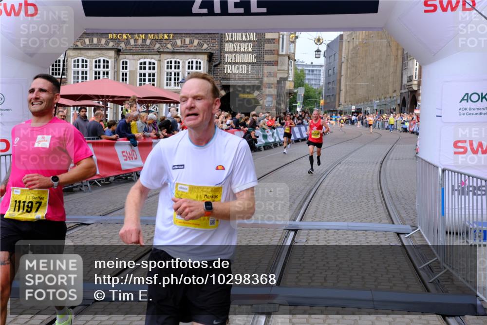13.09.2026 - 21. swb-Marathon Bremen Tim E. http://msf.ph/oto/10298368 13.09.2026 10:35:10 Ziel 11197, 11964, 12358, 12413, 12540, 13588, 13601, 13625 meine-sportfotos.de