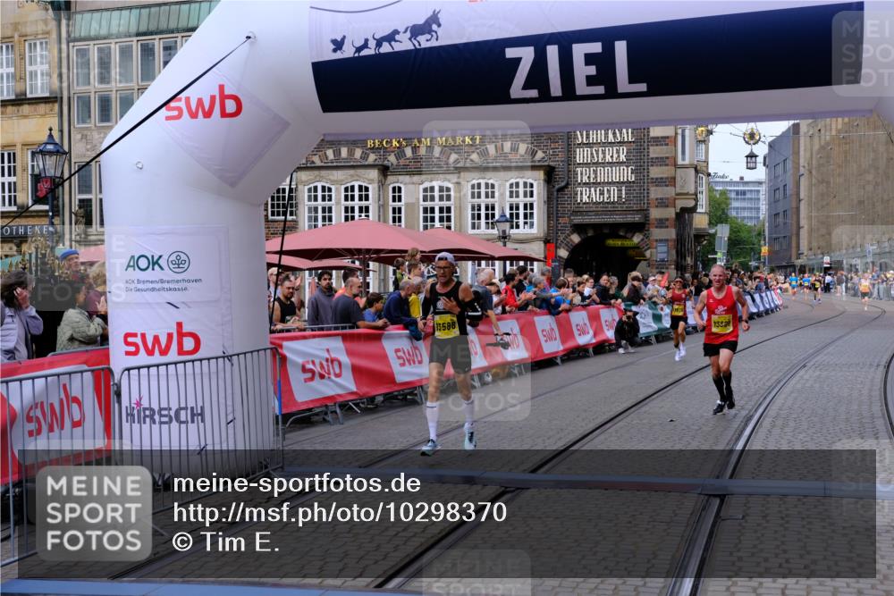 13.09.2026 - 21. swb-Marathon Bremen Tim E. http://msf.ph/oto/10298370 13.09.2026 10:35:10 Ziel 11197, 11964, 12358, 12413, 12540, 13588, 13601, 13625 meine-sportfotos.de