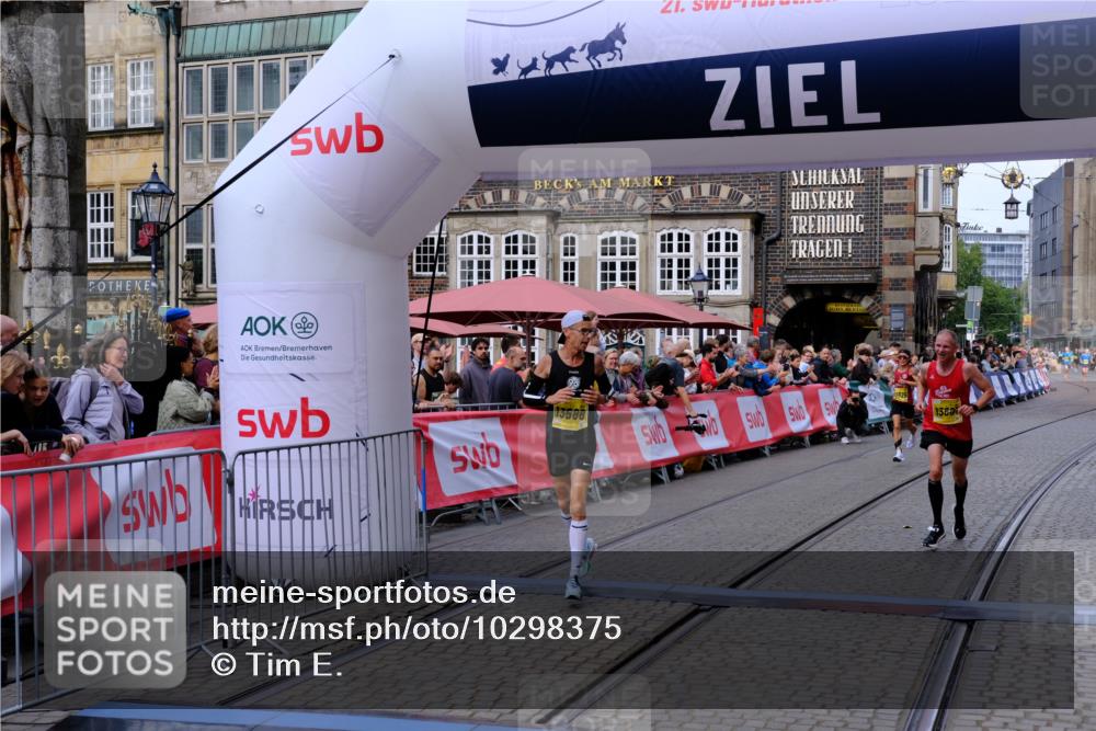 13.09.2026 - 21. swb-Marathon Bremen Tim E. http://msf.ph/oto/10298375 13.09.2026 10:35:11 Ziel 11197, 11964, 12358, 12413, 12540, 13588, 13601, 13625 meine-sportfotos.de