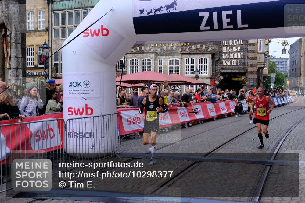 13.09.2026 - 21. swb-Marathon Bremen Tim E. http://msf.ph/oto/10298377 13.09.2026 10:35:11 Ziel 11197, 11964, 12358, 12413, 12540, 13588, 13601, 13625 meine-sportfotos.de