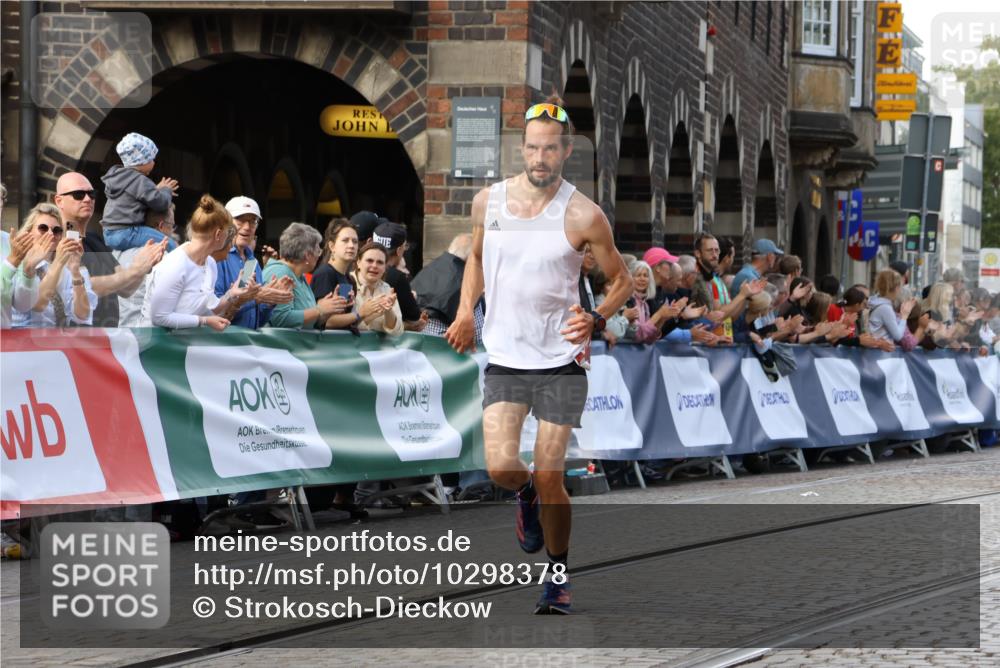 13.09.2026 - 21. swb-Marathon Bremen Strokosch-Dieckow http://msf.ph/oto/10298378 13.09.2026 12:41:24 Ziel 634, 642, 1139 meine-sportfotos.de