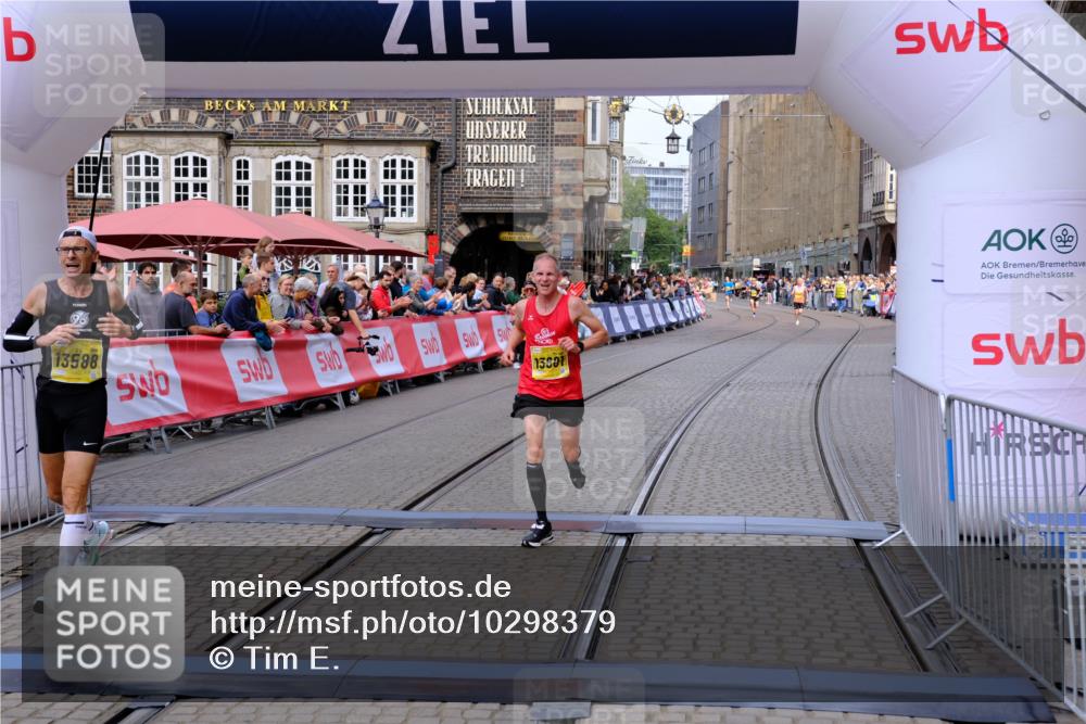 13.09.2026 - 21. swb-Marathon Bremen Tim E. http://msf.ph/oto/10298379 13.09.2026 10:35:12 Ziel 11197, 11964, 12358, 12413, 12540, 13588, 13601, 13625 meine-sportfotos.de