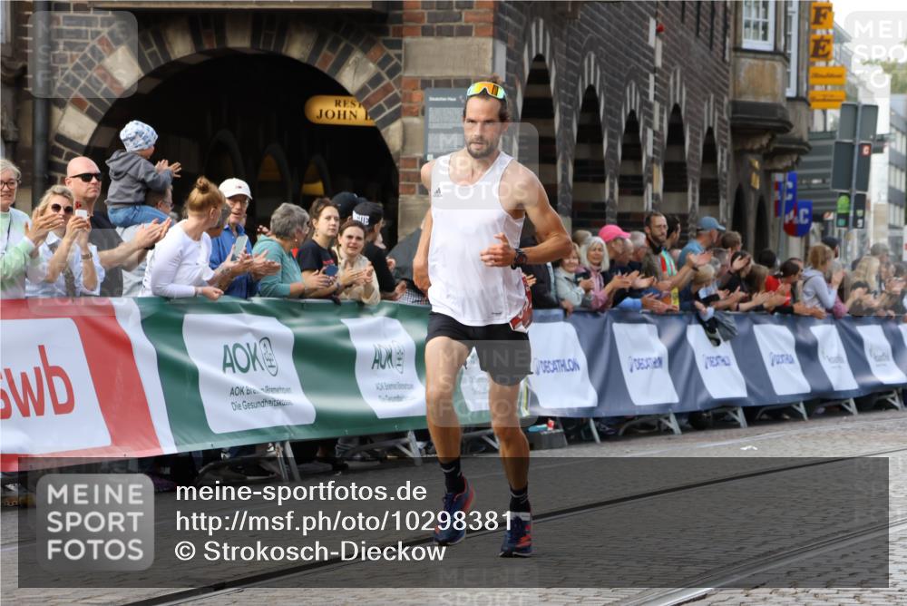 13.09.2026 - 21. swb-Marathon Bremen Strokosch-Dieckow http://msf.ph/oto/10298381 13.09.2026 12:41:24 Ziel 634, 642, 1139 meine-sportfotos.de