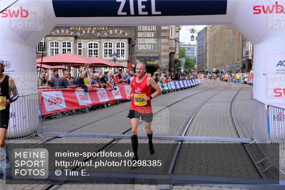 13.09.2026 - 21. swb-Marathon Bremen Tim E. http://msf.ph/oto/10298385 13.09.2026 10:35:12 Ziel 11197, 11964, 12358, 12413, 12540, 13588, 13601, 13625 meine-sportfotos.de