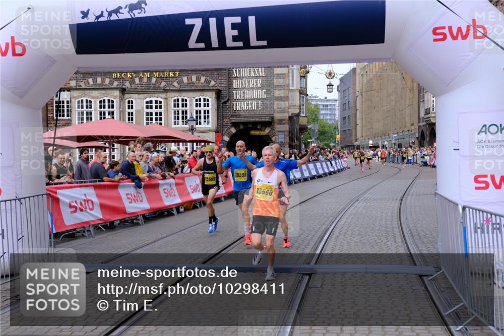 13.09.2026 - 21. swb-Marathon Bremen Tim E. http://msf.ph/oto/10298411 13.09.2026 10:35:23 Ziel 10261, 10262, 13505, 13560, 13588, 13601, 13625 meine-sportfotos.de