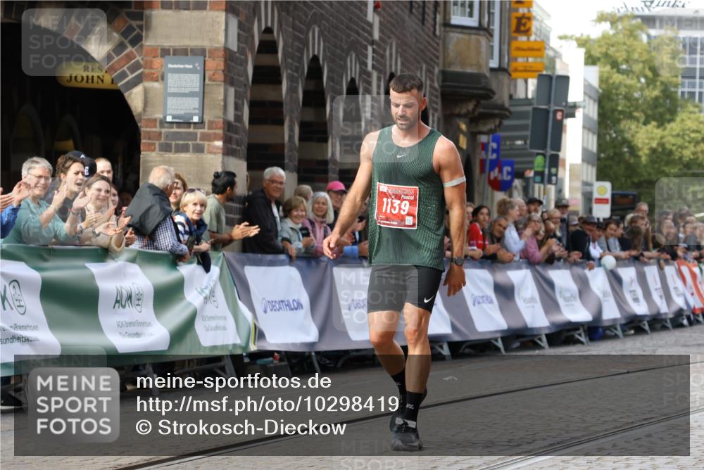 13.09.2026 - 21. swb-Marathon Bremen Strokosch-Dieckow http://msf.ph/oto/10298419 13.09.2026 12:41:54 Ziel 1139 meine-sportfotos.de