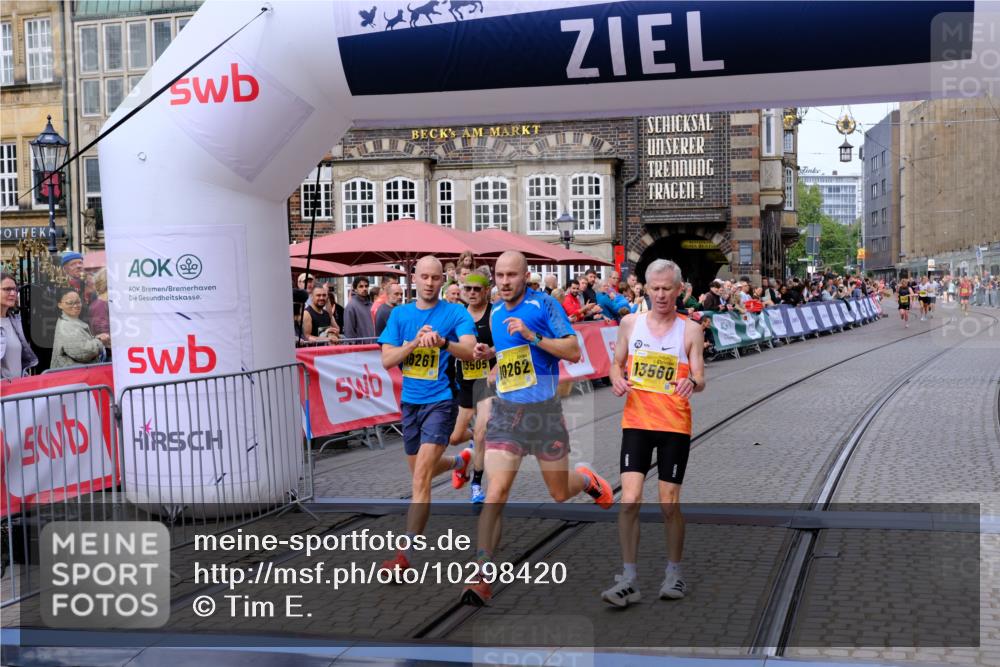 13.09.2026 - 21. swb-Marathon Bremen Tim E. http://msf.ph/oto/10298420 13.09.2026 10:35:24 Ziel 10261, 10262, 13505, 13560, 13601, 13625 meine-sportfotos.de
