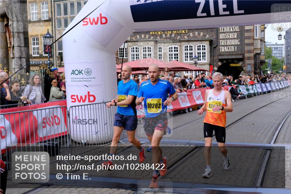 13.09.2026 - 21. swb-Marathon Bremen Tim E. http://msf.ph/oto/10298422 13.09.2026 10:35:24 Ziel 10261, 10262, 13505, 13560, 13601, 13625 meine-sportfotos.de