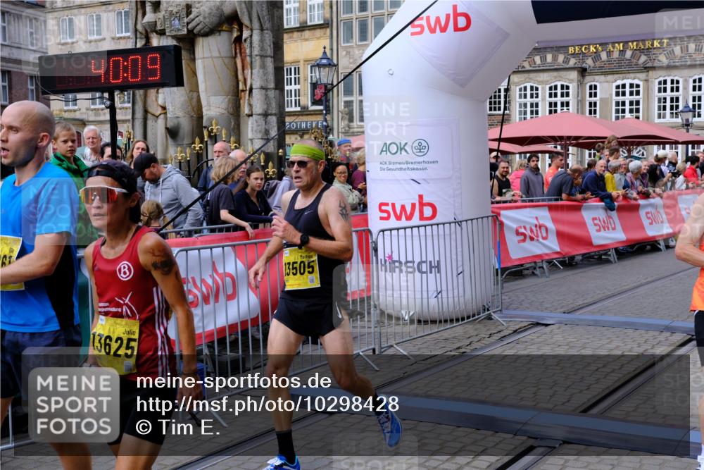 13.09.2026 - 21. swb-Marathon Bremen Tim E. http://msf.ph/oto/10298428 13.09.2026 10:35:26 Ziel 10261, 10262, 10994, 11512, 13505, 13560, 13625 meine-sportfotos.de