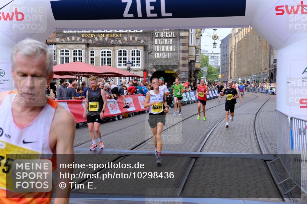 13.09.2026 - 21. swb-Marathon Bremen Tim E. http://msf.ph/oto/10298436 13.09.2026 10:35:34 Ziel 10261, 10262, 10994, 11068, 11176, 11345, 11512, 13505, 13514, 13540, 13560, 13590, 13619 meine-sportfotos.de