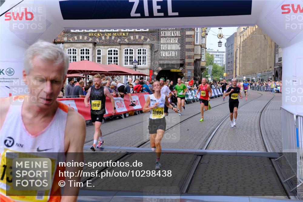 13.09.2026 - 21. swb-Marathon Bremen Tim E. http://msf.ph/oto/10298438 13.09.2026 10:35:34 Ziel 10261, 10262, 10994, 11068, 11176, 11345, 11512, 13505, 13514, 13540, 13560, 13590, 13619 meine-sportfotos.de