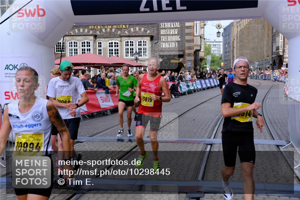 13.09.2026 - 21. swb-Marathon Bremen Tim E. http://msf.ph/oto/10298445 13.09.2026 10:35:37 Ziel 10994, 11068, 11176, 11345, 11512, 13514, 13540, 13583, 13590, 13619 meine-sportfotos.de