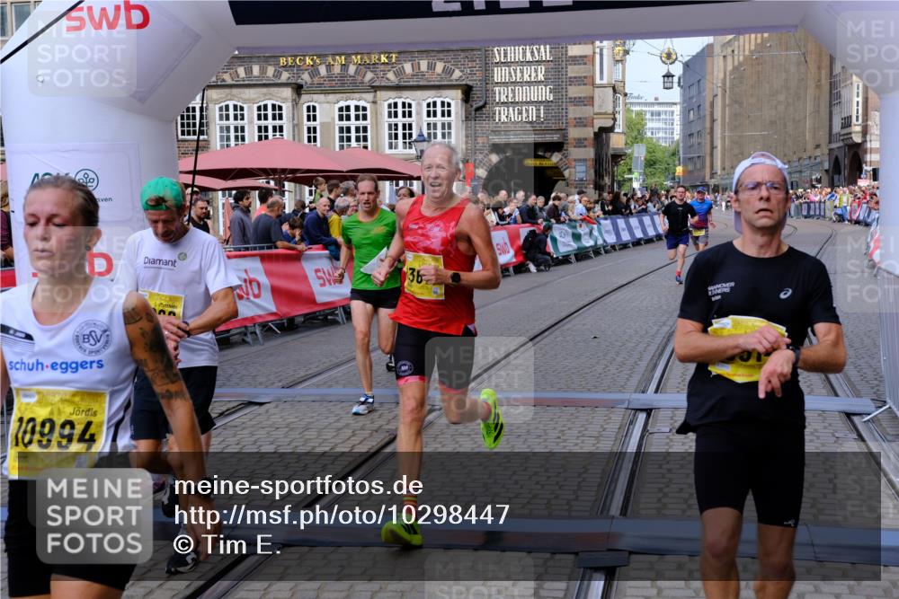 13.09.2026 - 21. swb-Marathon Bremen Tim E. http://msf.ph/oto/10298447 13.09.2026 10:35:37 Ziel 10994, 11068, 11176, 11345, 11512, 13514, 13540, 13583, 13590, 13619 meine-sportfotos.de