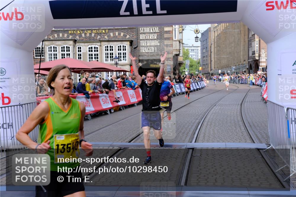 13.09.2026 - 21. swb-Marathon Bremen Tim E. http://msf.ph/oto/10298450 13.09.2026 10:35:40 Ziel 10994, 11068, 11176, 11345, 11512, 12289, 13514, 13540, 13583, 13590, 13619 meine-sportfotos.de