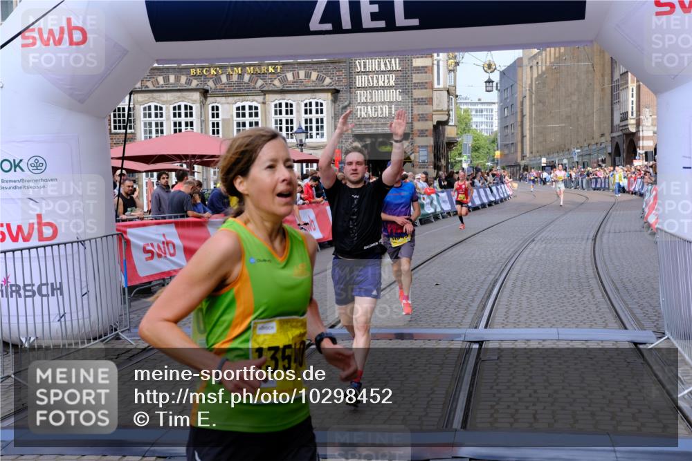 13.09.2026 - 21. swb-Marathon Bremen Tim E. http://msf.ph/oto/10298452 13.09.2026 10:35:40 Ziel 10994, 11068, 11176, 11345, 11512, 12289, 13514, 13540, 13583, 13590, 13619 meine-sportfotos.de