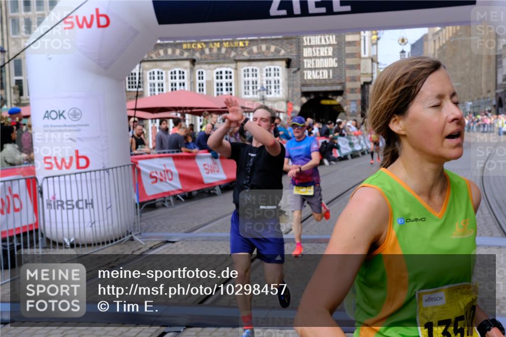 13.09.2026 - 21. swb-Marathon Bremen Tim E. http://msf.ph/oto/10298457 13.09.2026 10:35:41 Ziel 10994, 11068, 11176, 11345, 11512, 12289, 13514, 13540, 13583, 13590, 13619 meine-sportfotos.de