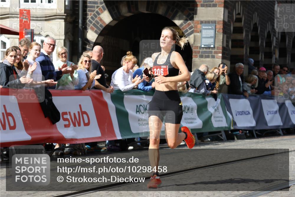 13.09.2026 - 21. swb-Marathon Bremen Strokosch-Dieckow http://msf.ph/oto/10298458 13.09.2026 12:43:04 Ziel 206, 236 meine-sportfotos.de