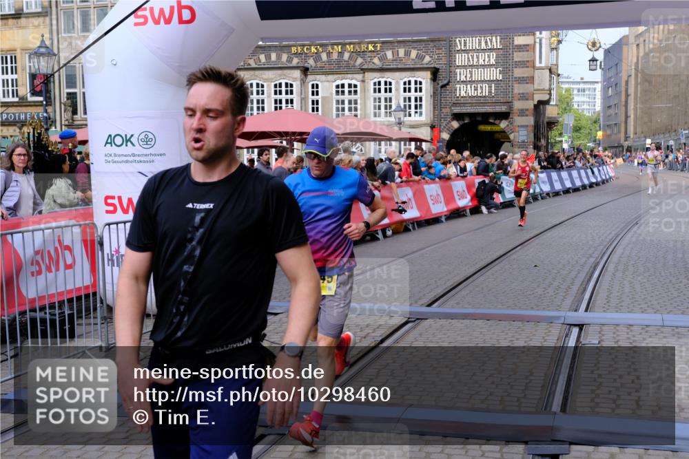 13.09.2026 - 21. swb-Marathon Bremen Tim E. http://msf.ph/oto/10298460 13.09.2026 10:35:42 Ziel 10994, 11068, 11176, 11345, 11512, 12289, 13514, 13540, 13583, 13590, 13619 meine-sportfotos.de